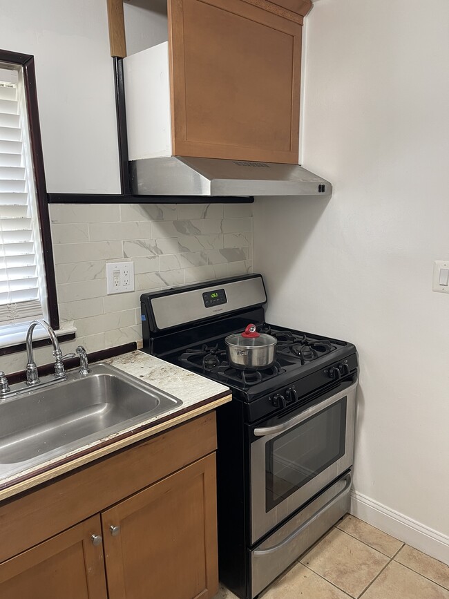 Photo - 2811 Clearview Ave Apartments