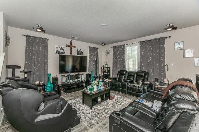 Foto del edificio - 3549 Taylor Ln