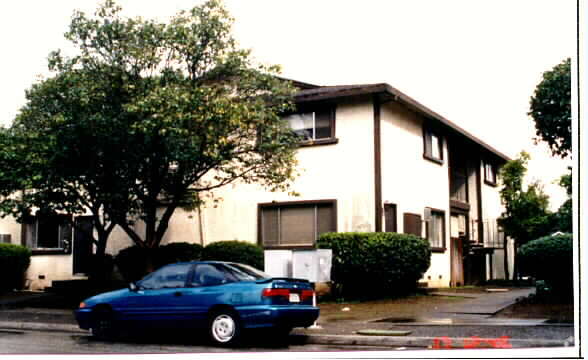 Foto del edificio - 16720 Barnell Ave