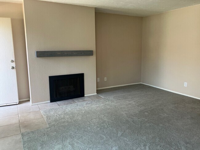 Building Photo - 6915 Quail Pl