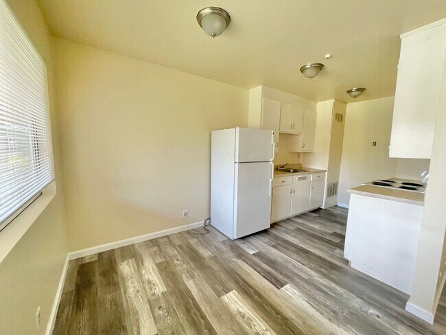 Foto del edificio - Cozy One Bedroom End Unit $1,650