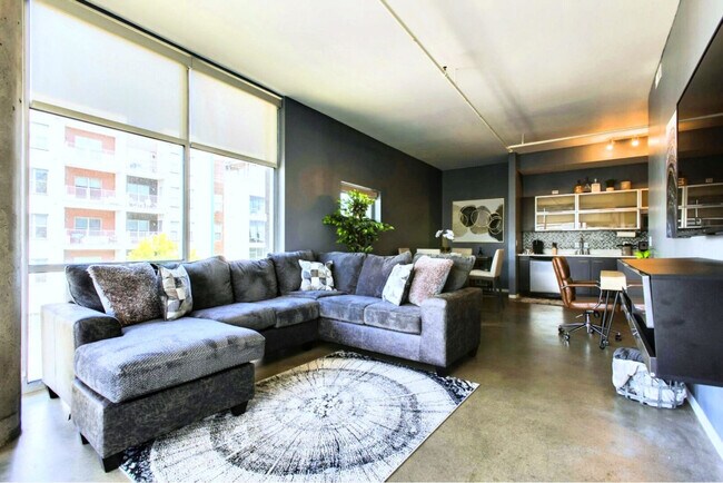 Building Photo - 2115 Yeaman Pl