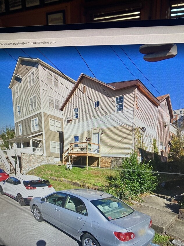 Foto del edificio - 240 McLane Ave