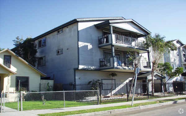 Building Photo - 1352 Molino Ave