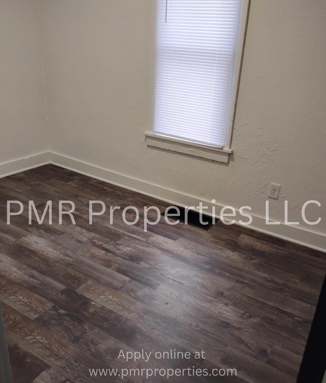 Building Photo - 2 Bedroom/ 1 Bathroom House