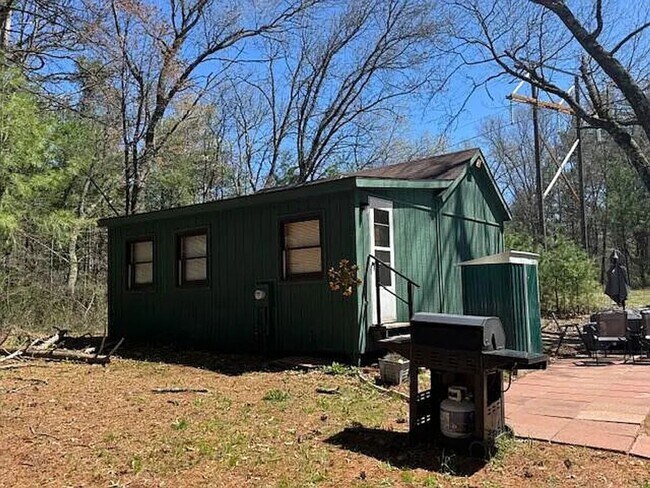 Foto del edificio - FULLY FURNISHED 1 Bed / 1 Bath Cabin locat...