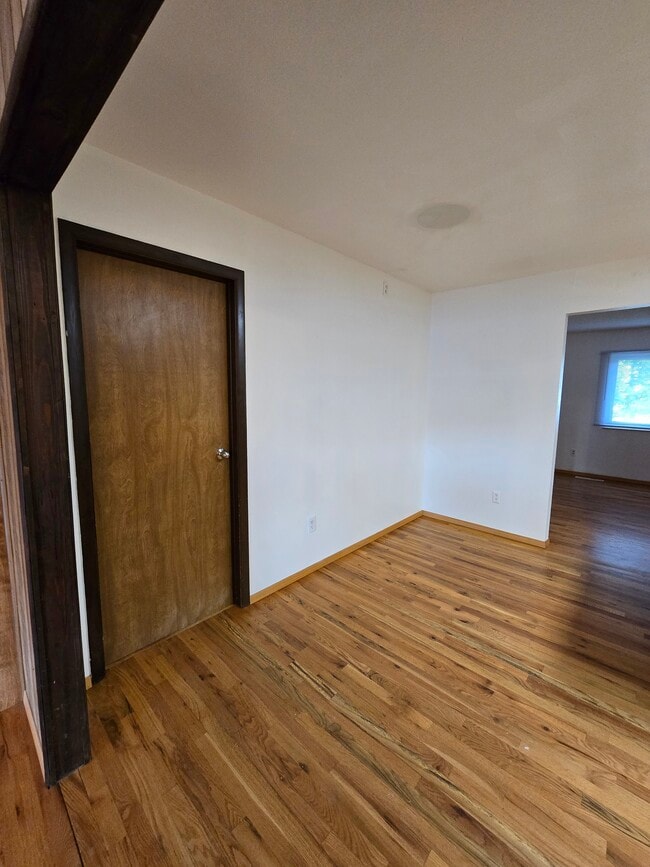 Building Photo - 403 Greenway Dr