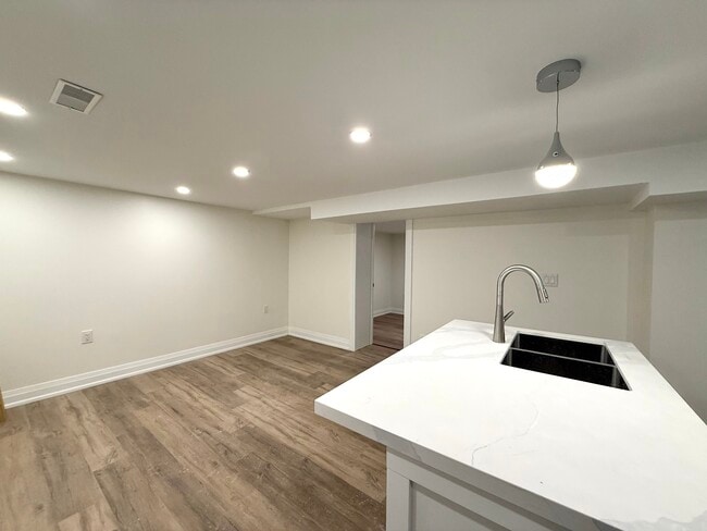 Photo du bâtiment - 967 Mohawk Rd E