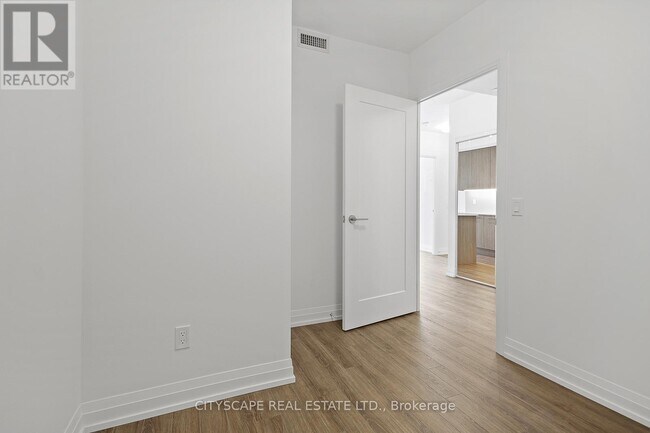 Building Photo - 286 Main St