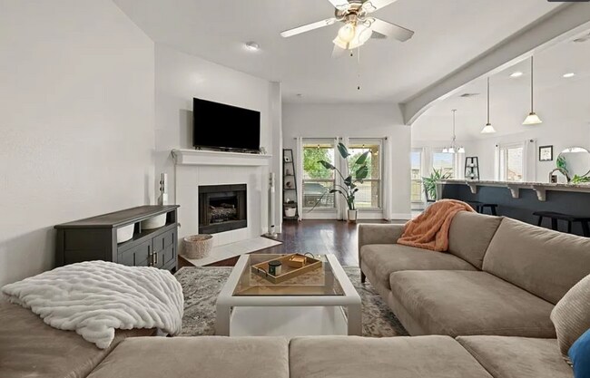 Foto del edificio - North Rose Lake neighborhood, within the D...