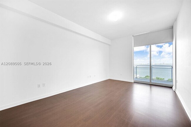 Foto del edificio - 7901 Hispanola Ave