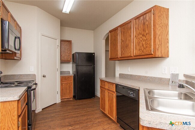 Building Photo - 401 Bonnie Dr