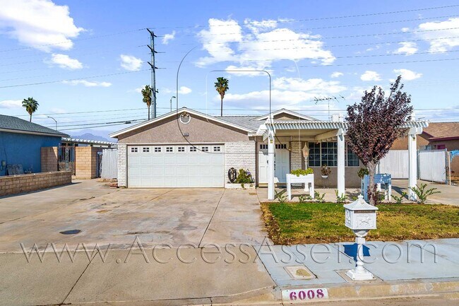 Foto del edificio - Charming 3 Bed/2 Bath Single-Story Home In...