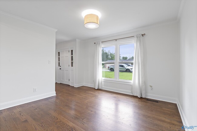Foto del edificio - 818 Esslinger Rd SE
