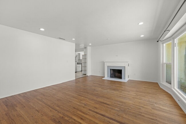 Building Photo - 6155 Mary Ln Dr