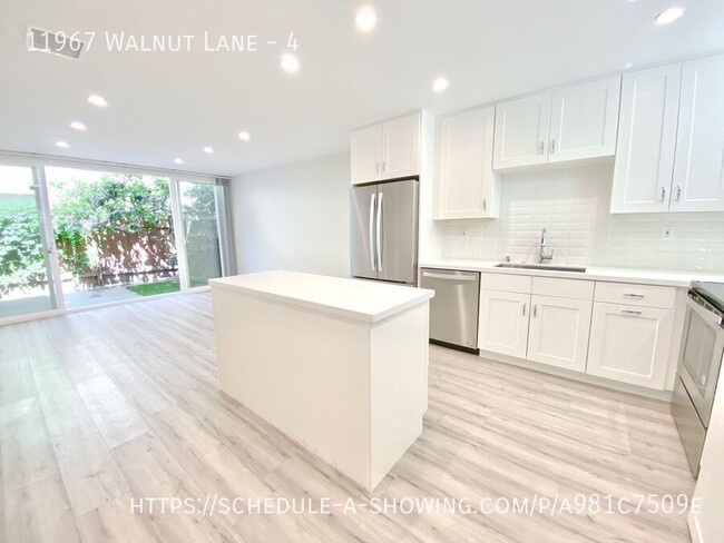 Building Photo - Newly remodeled modern 3 Bed + 2.5 Bath tw...