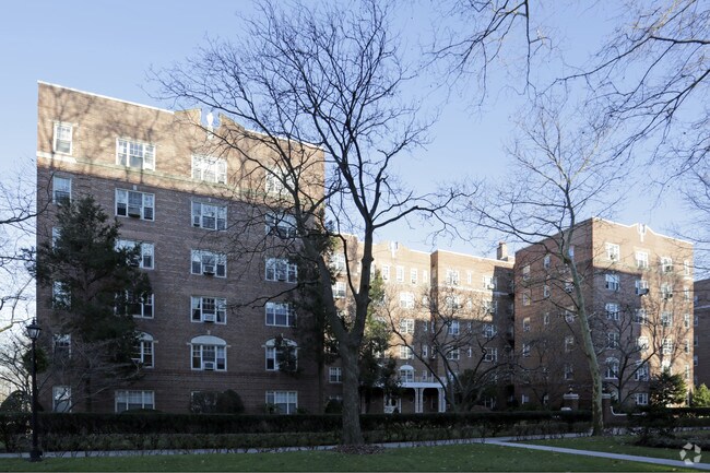 Primary Photo - 7715 113th St