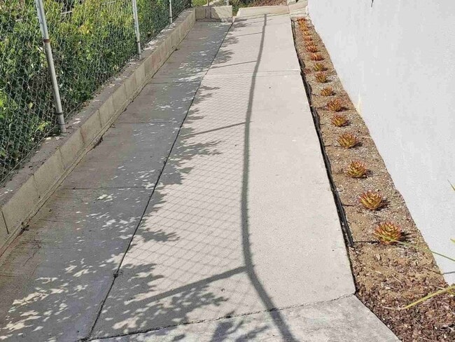 Foto del edificio - 3422 Glenalbyn Dr