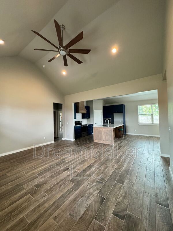 Foto del edificio - 5328 Red Maple Ave