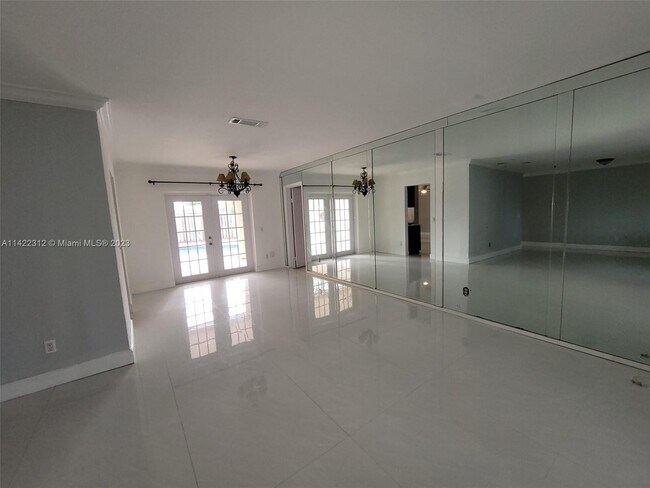 Foto del edificio - 1240 N 74th Terrace
