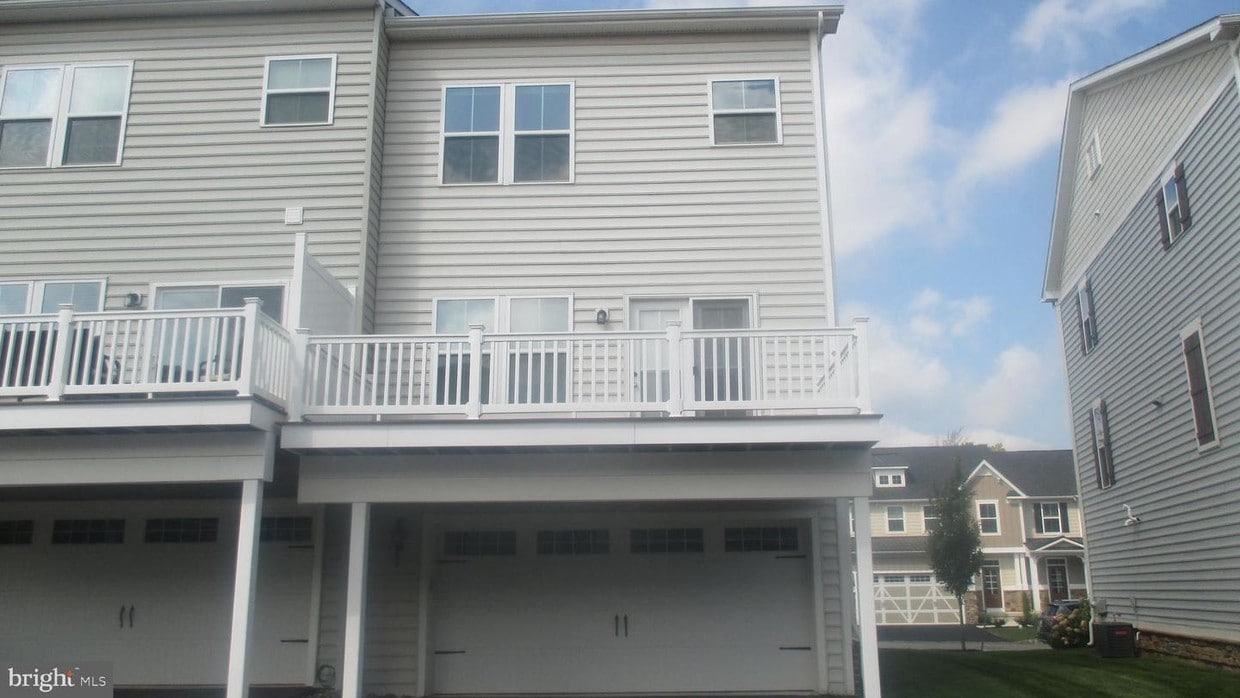 Building Photo - 211 Quarry Point Rd