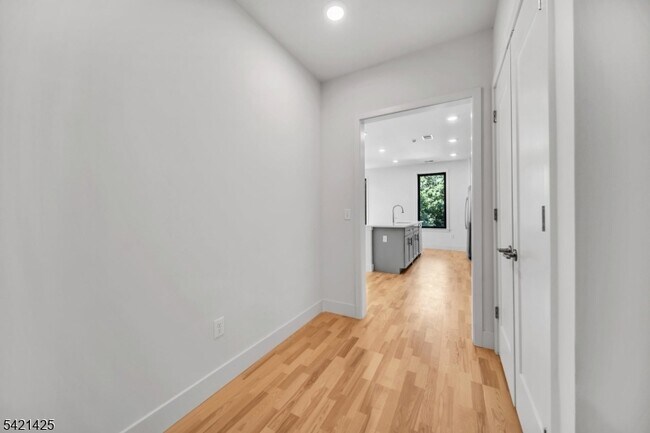 Foto del edificio - 1037 Amboy Ave