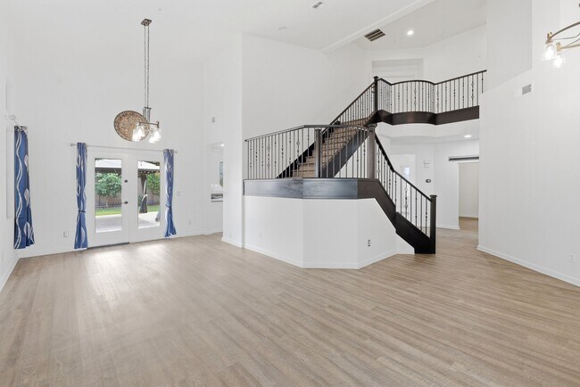 Foto del edificio - 12175 W Chase Ln