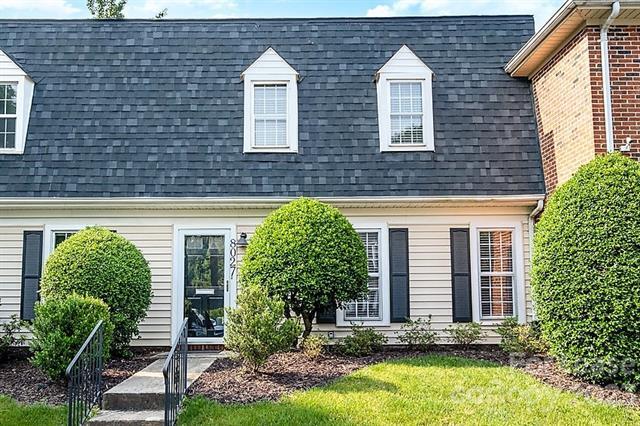 Foto principal - 8027 Regent Park Ln
