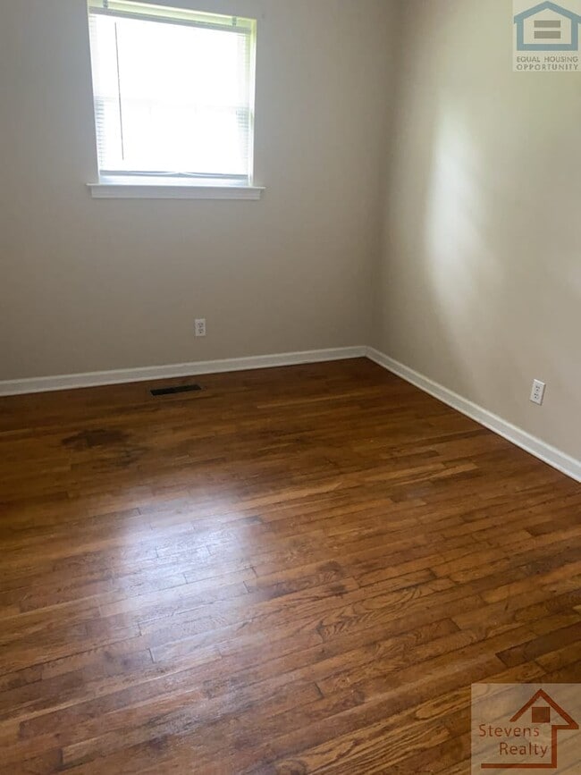 Building Photo - 207 Bermuda Dr