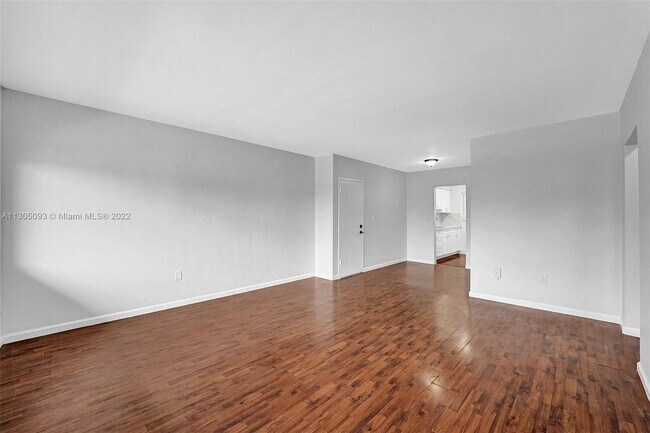 Foto del edificio - 2250 Bay Dr