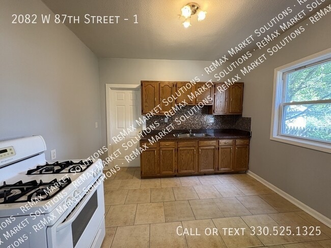 Building Photo - 2082 W 87th St