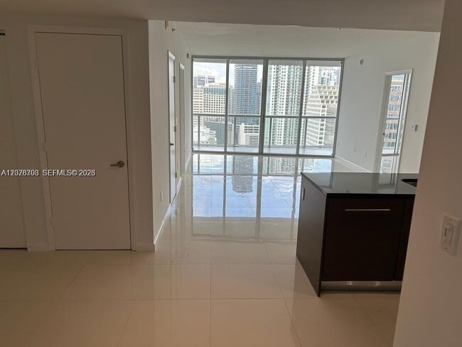 Building Photo - 495 Brickell Ave