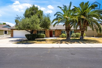 Building Photo - 11837 N 60th Ave