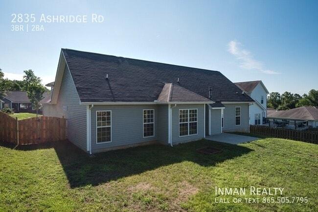 Building Photo - Fantastic one level home with a bonus room...