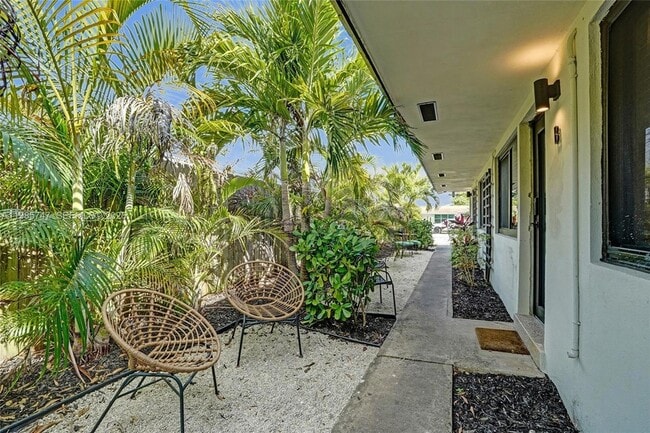 Foto del edificio - 754 NE 40th St