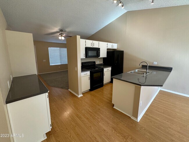 Foto del edificio - 3063 W Irma Ln