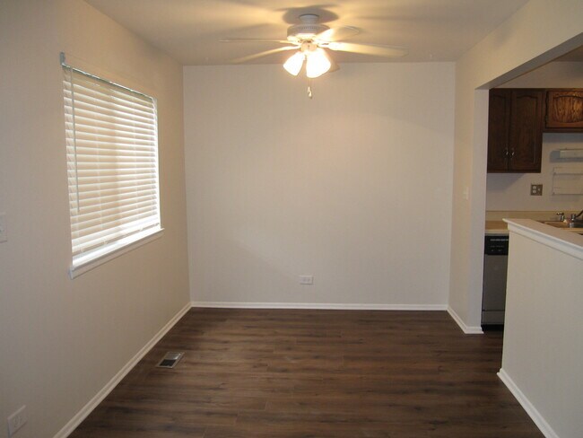 Building Photo - 1580 Stonehill Ct