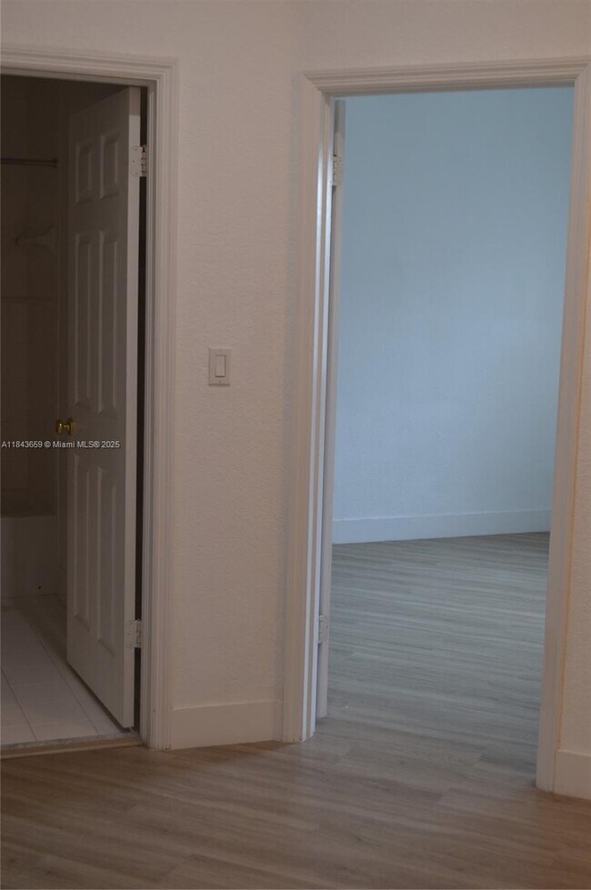 Foto del edificio - 5660 NW 115th Ct