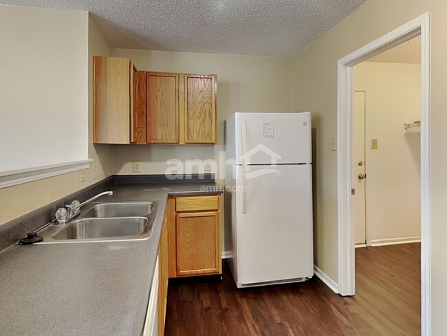 Foto del edificio - 906 Brookstone Dr