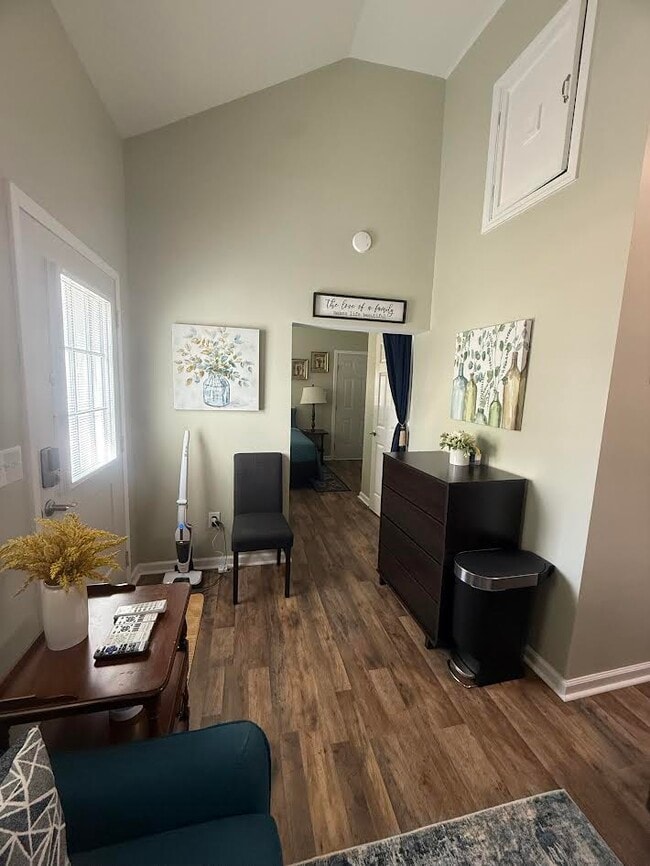 Building Photo - 2021 Penrose Dr