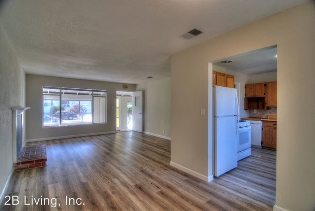 Building Photo - 3 br, 2 bath House - 1820 Crestwood Drive