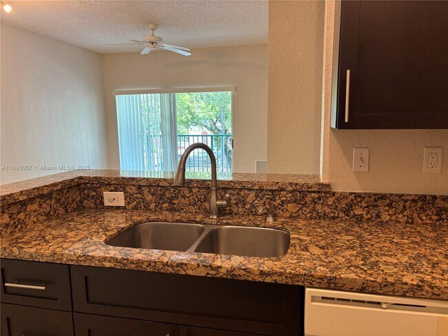Foto del edificio - 6001 SW 70th St