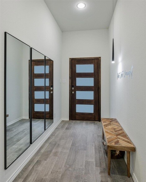 Foto del edificio - 1916 Emilia Dr