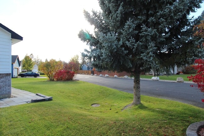 Building Photo - 3922 E Siskin Ln