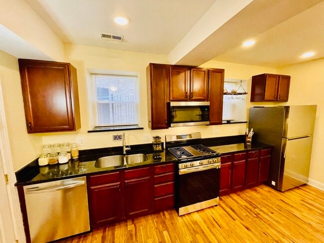 Building Photo - 4816 N Avers Ave