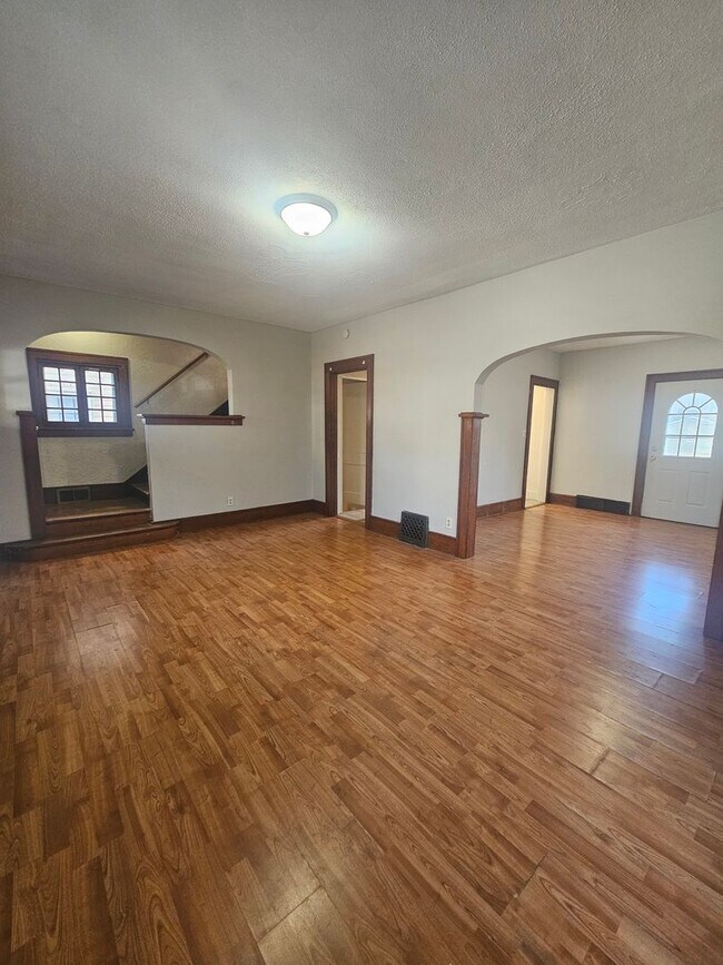 Foto del edificio - There is a $25 fee for the application and everyone over 18 needs to fill out their own application.