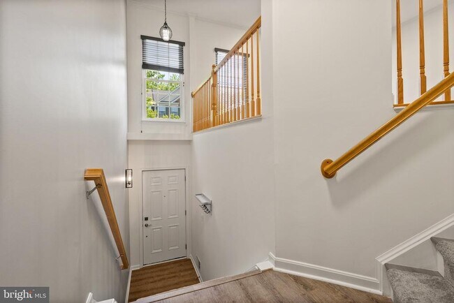 Building Photo - 6708 Ordsall St