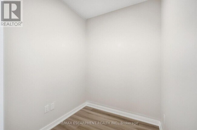 Photo du bâtiment - 2500 Saw Whet Blvd.