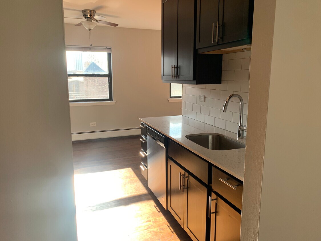 Foto principal - 524 W Oakdale Ave
