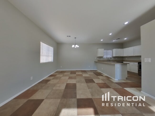 Building Photo - 1750 W Union Hills Dr